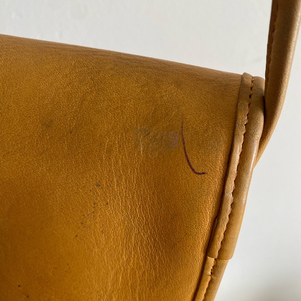 Vintage Coach Yellow Scooter Crossbody Bag (9893) - Picture 8 of 9
